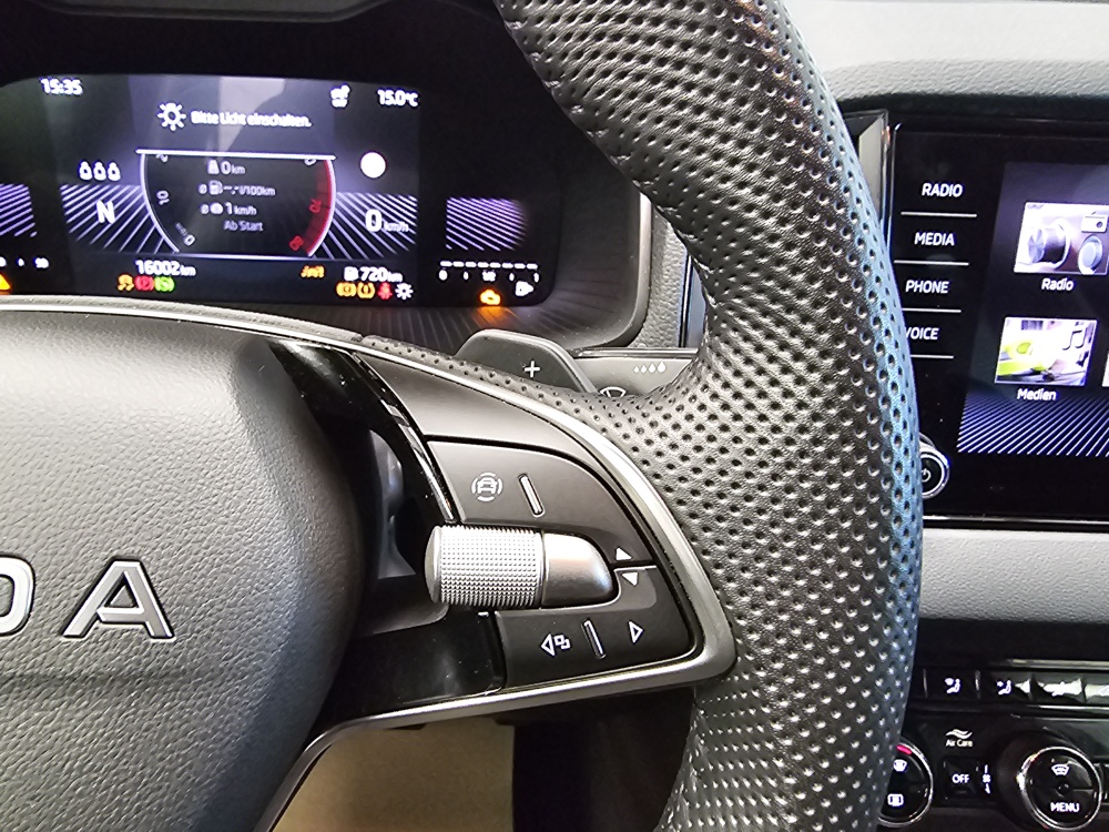 Skoda Karoq  bei Hoffmann Automobile in Wolfsburg kaufen und sofort mitnehmen - Bild 16