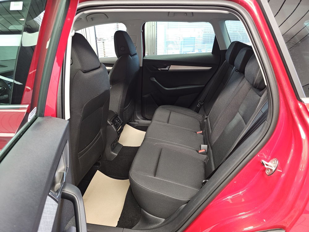 Skoda Karoq  bei Hoffmann Automobile in Wolfsburg kaufen und sofort mitnehmen - Bild 4