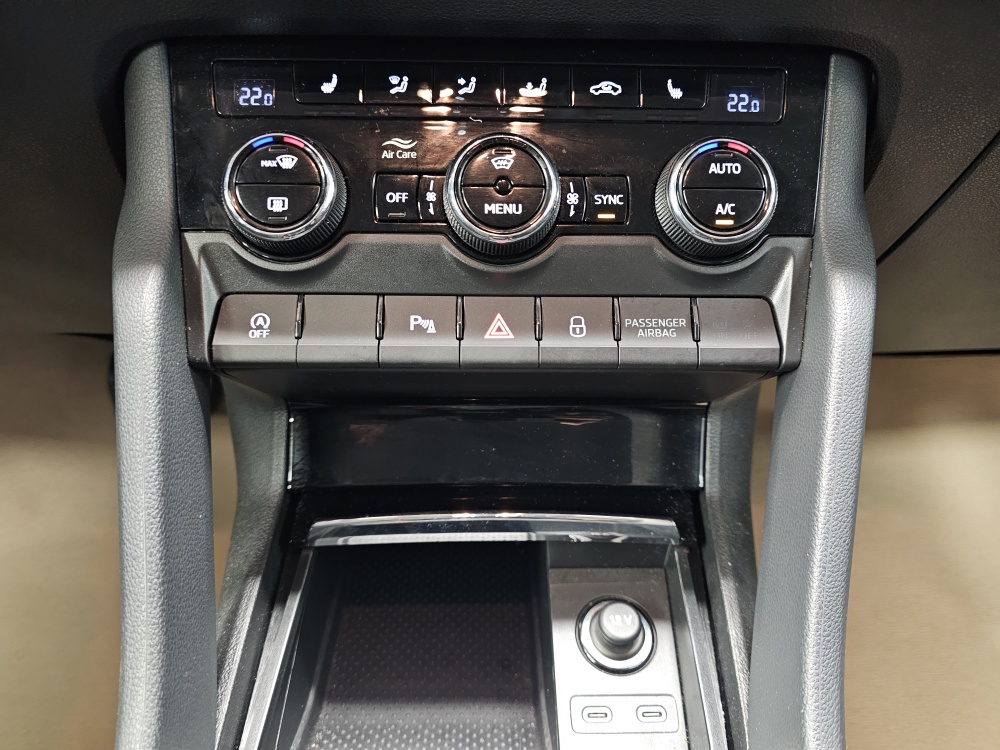 Skoda Karoq  bei Hoffmann Automobile in Wolfsburg kaufen und sofort mitnehmen - Bild 8