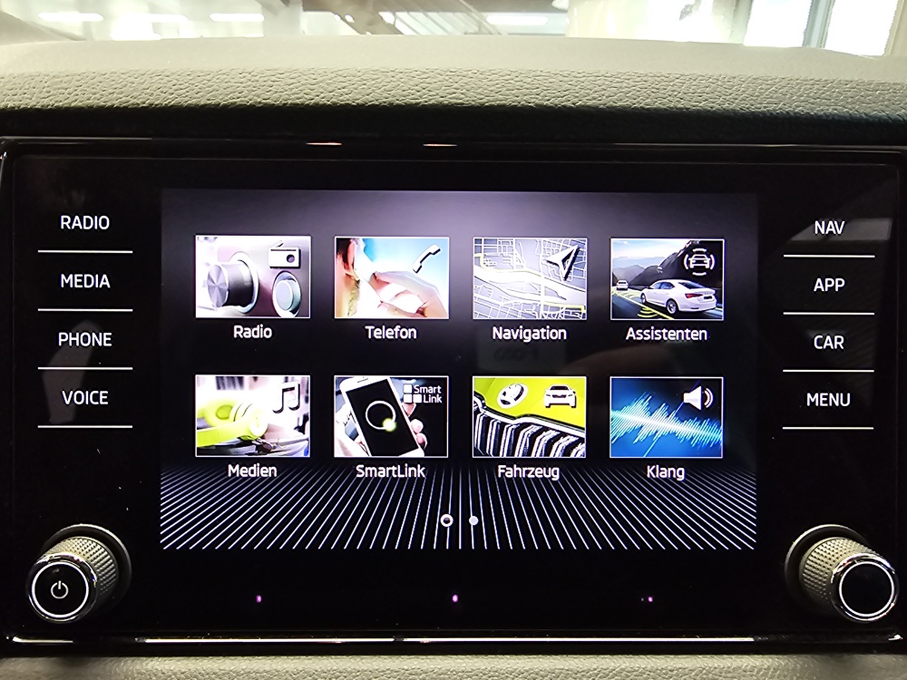 Skoda Karoq  bei Hoffmann Automobile in Wolfsburg kaufen und sofort mitnehmen - Bild 9