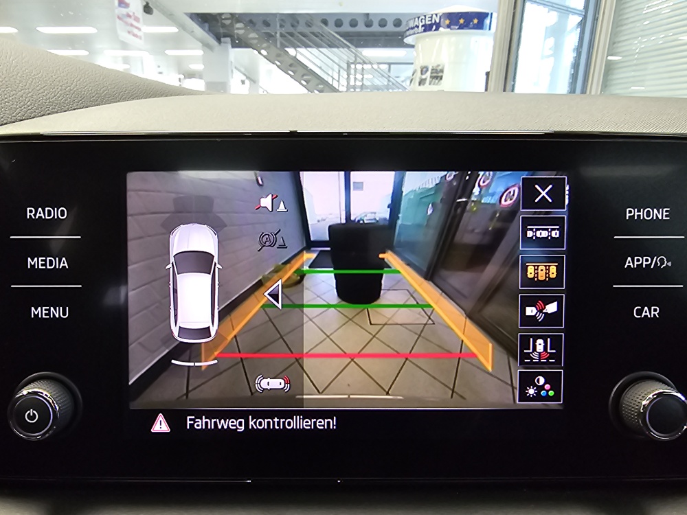 Skoda Scala  bei Hoffmann Automobile in Wolfsburg kaufen und sofort mitnehmen - Bild 18