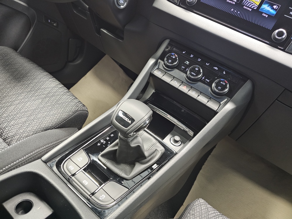 Skoda Karoq bei Hoffmann Automobile in Wolfsburg kaufen und sofort mitnehmen - Bild 10