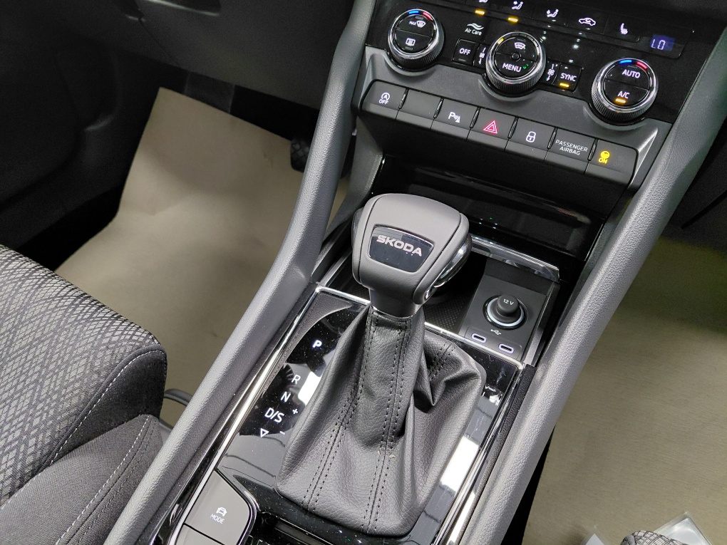 Skoda Karoq bei Hoffmann Automobile in Wolfsburg kaufen und sofort mitnehmen - Bild 9