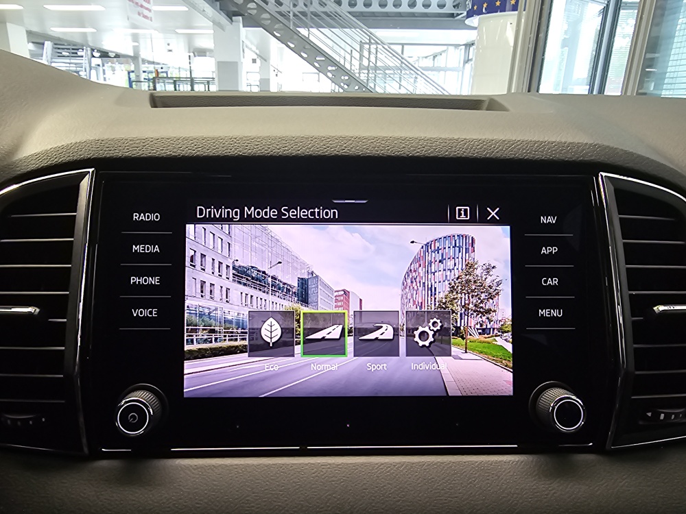 Skoda Karoq bei Hoffmann Automobile in Wolfsburg kaufen und sofort mitnehmen - Bild 19