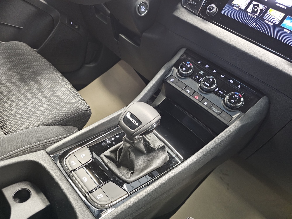 Skoda Karoq bei Hoffmann Automobile in Wolfsburg kaufen und sofort mitnehmen - Bild 10