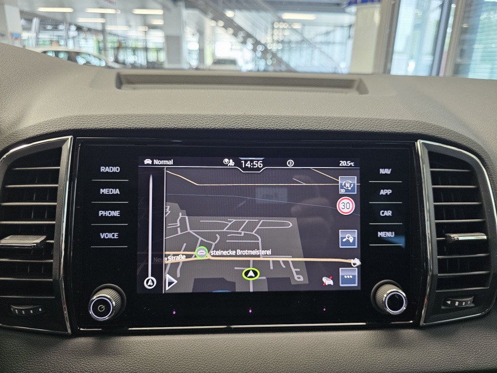 Skoda Karoq bei Hoffmann Automobile in Wolfsburg kaufen und sofort mitnehmen - Bild 15