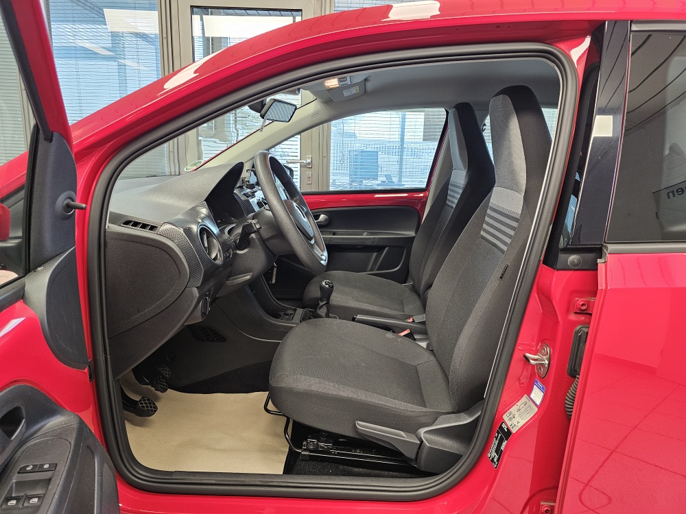 VW up!  bei Hoffmann Automobile in Wolfsburg kaufen und sofort mitnehmen - Bild 16