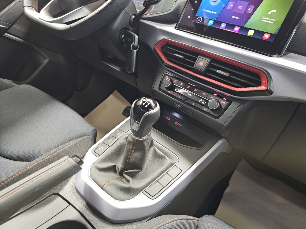 Seat Arona  bei Hoffmann Automobile in Wolfsburg kaufen und sofort mitnehmen - Bild 6