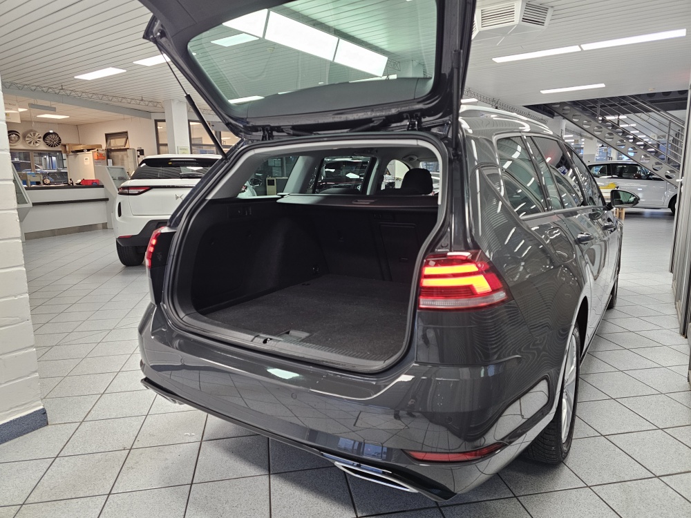 VW Golf Variant  bei Hoffmann Automobile in Wolfsburg kaufen und sofort mitnehmen - Bild 2