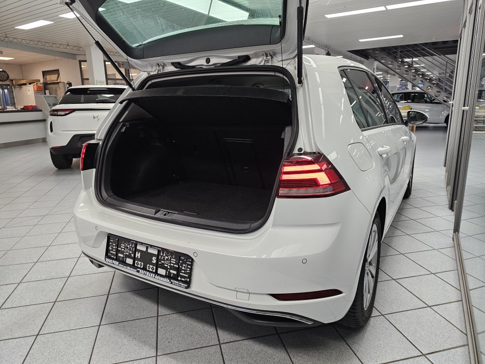VW Golf  bei Hoffmann Automobile in Wolfsburg kaufen und sofort mitnehmen - Bild 2