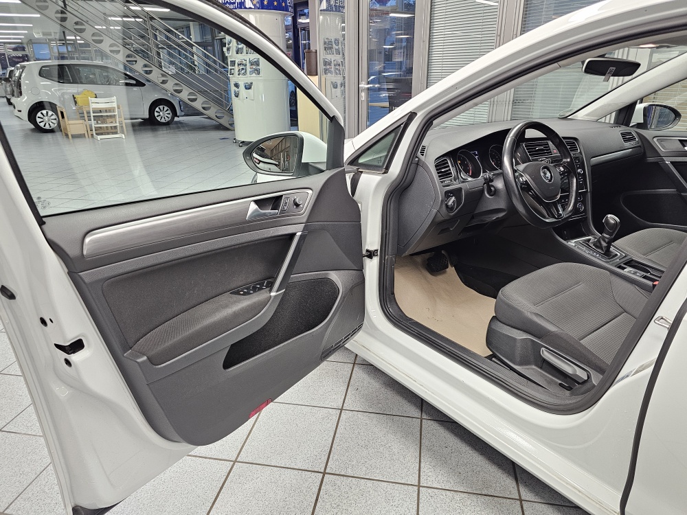 VW Golf  bei Hoffmann Automobile in Wolfsburg kaufen und sofort mitnehmen - Bild 23