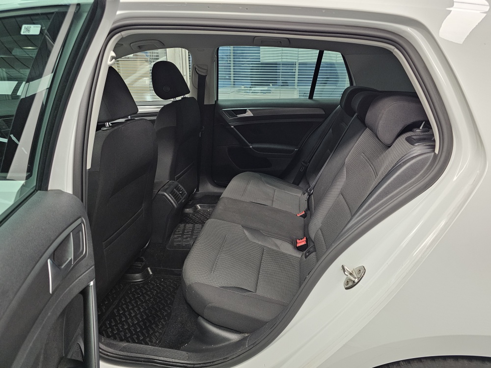 VW Golf  bei Hoffmann Automobile in Wolfsburg kaufen und sofort mitnehmen - Bild 4