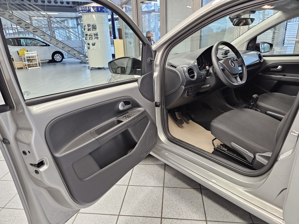 VW up!  bei Hoffmann Automobile in Wolfsburg kaufen und sofort mitnehmen - Bild 16