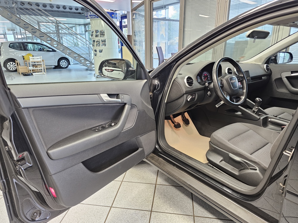 Audi A3 Sportback  bei Hoffmann Automobile in Wolfsburg kaufen und sofort mitnehmen - Bild 17