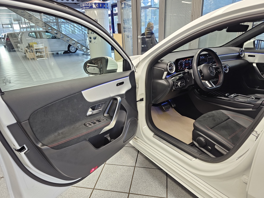 Mercedes-Benz A 180  bei Hoffmann Automobile in Wolfsburg kaufen und sofort mitnehmen - Bild 38