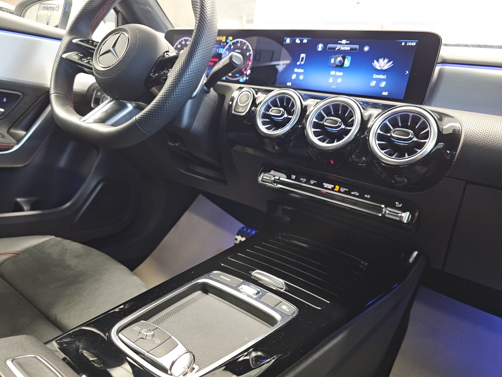 Mercedes-Benz A 180  bei Hoffmann Automobile in Wolfsburg kaufen und sofort mitnehmen - Bild 8