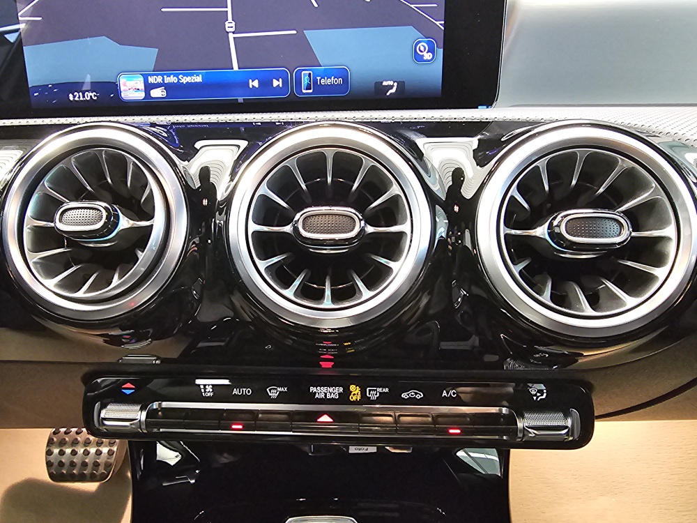 Mercedes-Benz A 180  bei Hoffmann Automobile in Wolfsburg kaufen und sofort mitnehmen - Bild 10