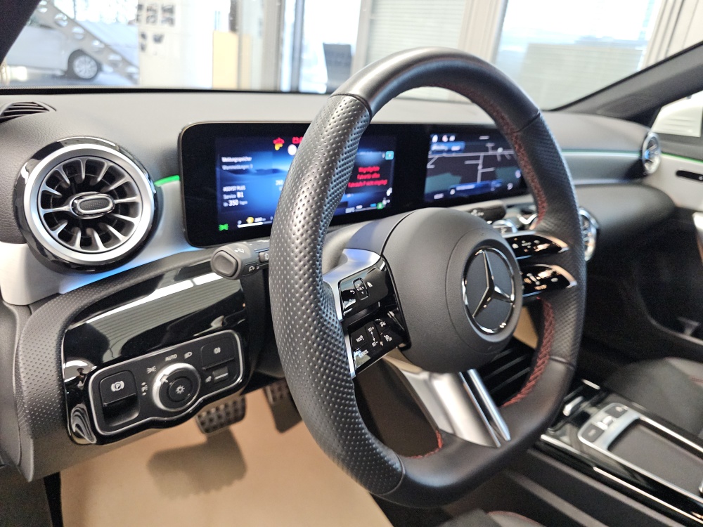 Mercedes-Benz A 180  bei Hoffmann Automobile in Wolfsburg kaufen und sofort mitnehmen - Bild 32