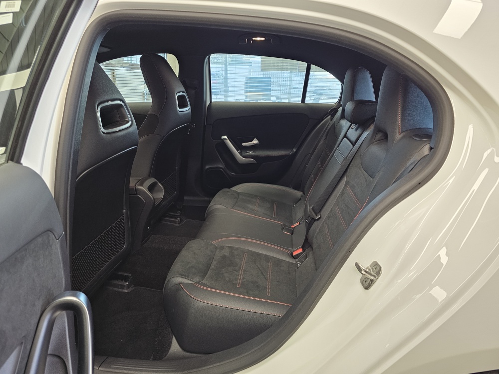 Mercedes-Benz A 180  bei Hoffmann Automobile in Wolfsburg kaufen und sofort mitnehmen - Bild 4