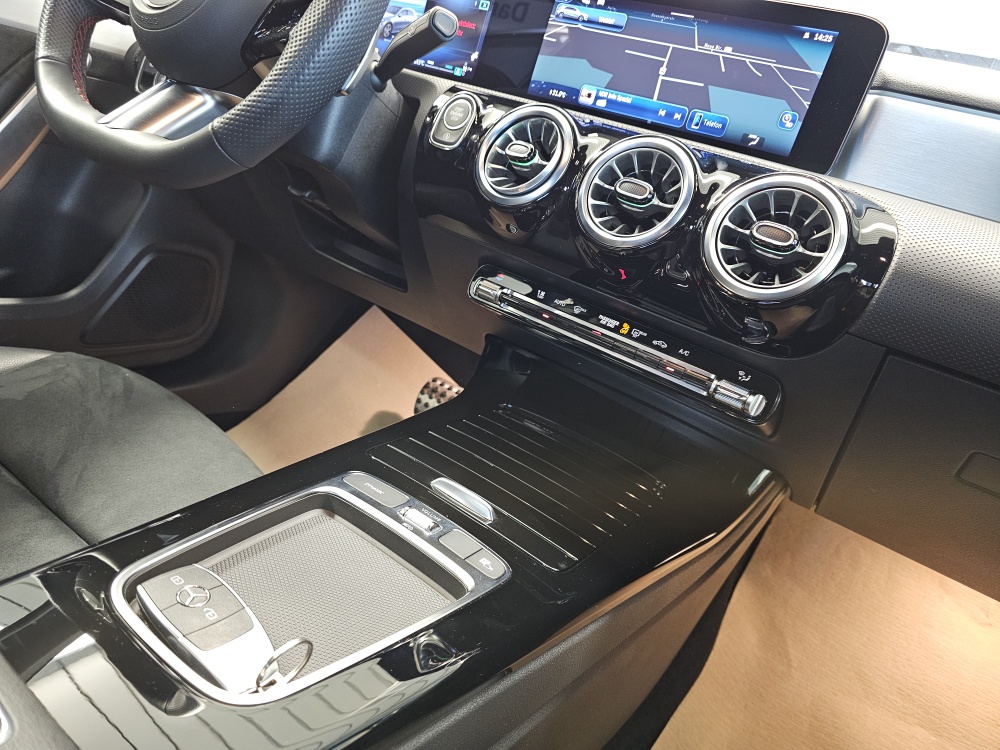 Mercedes-Benz A 180  bei Hoffmann Automobile in Wolfsburg kaufen und sofort mitnehmen - Bild 8