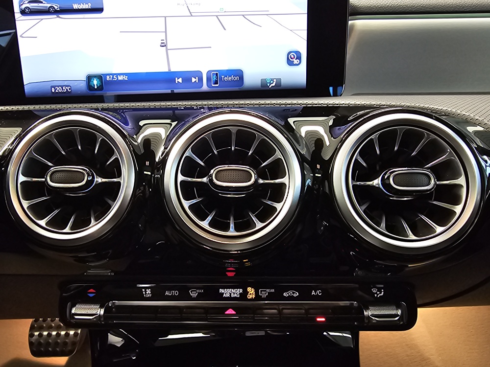 Mercedes-Benz A 180  bei Hoffmann Automobile in Wolfsburg kaufen und sofort mitnehmen - Bild 11