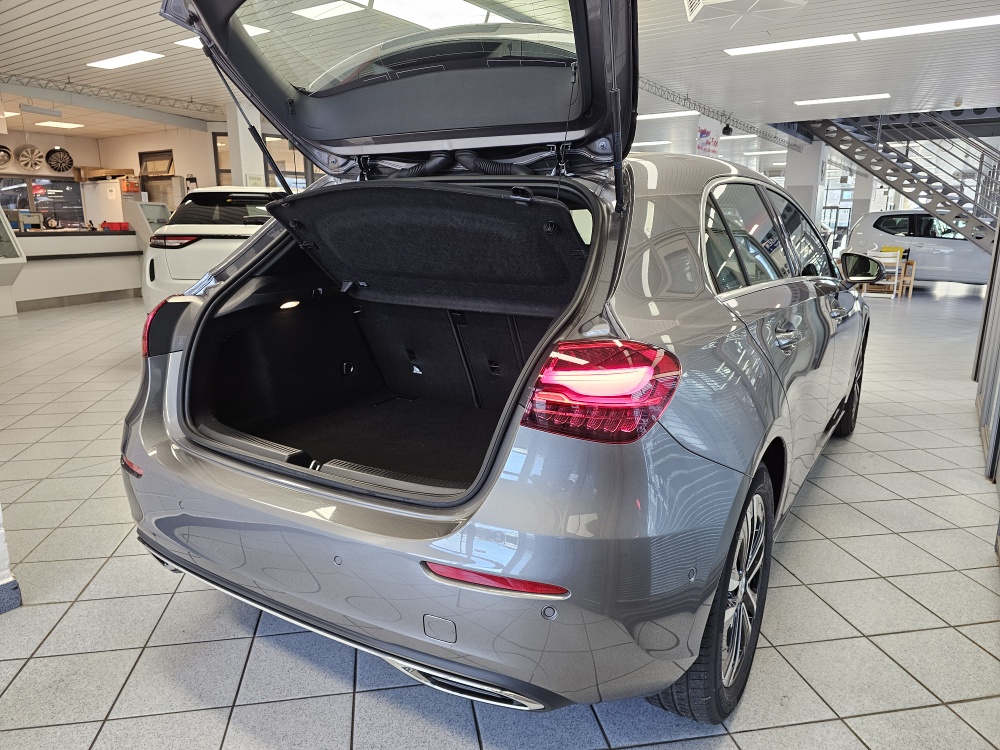 Mercedes-Benz A 180  bei Hoffmann Automobile in Wolfsburg kaufen und sofort mitnehmen - Bild 2
