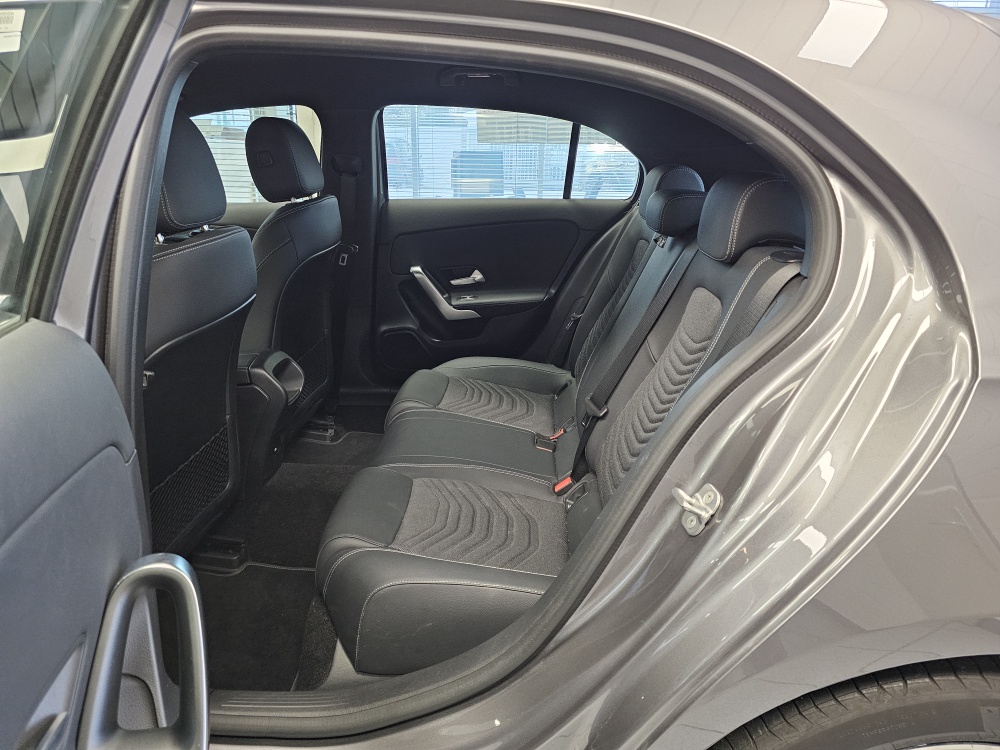 Mercedes-Benz A 180  bei Hoffmann Automobile in Wolfsburg kaufen und sofort mitnehmen - Bild 4