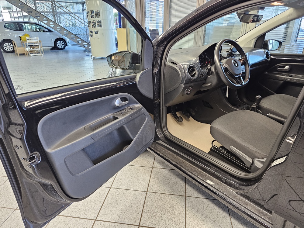 VW up!  bei Hoffmann Automobile in Wolfsburg kaufen und sofort mitnehmen - Bild 17