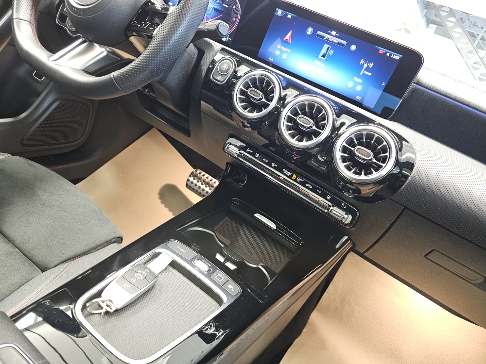 Mercedes-Benz CLA 200 Shooting Brake  bei Hoffmann Automobile in Wolfsburg kaufen und sofort mitnehmen - Bild 9