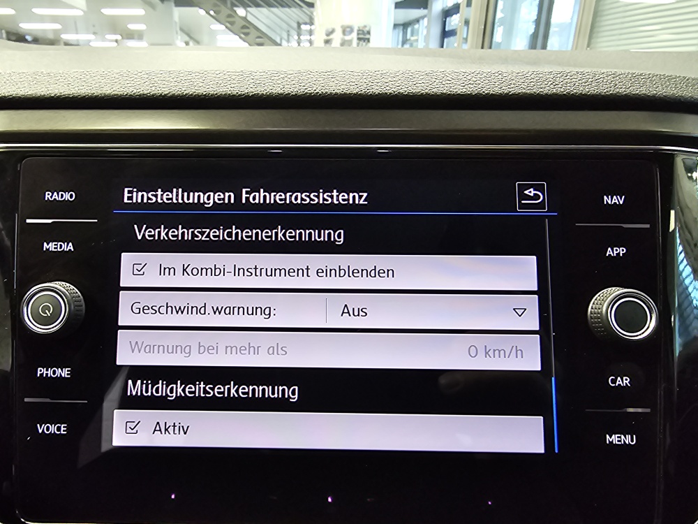 VW T-Roc  bei Hoffmann Automobile in Wolfsburg kaufen und sofort mitnehmen - Bild 15