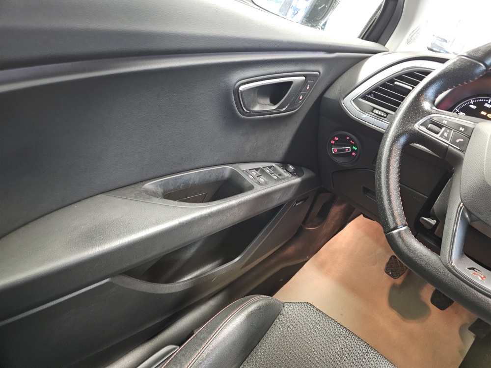 Seat Leon  bei Hoffmann Automobile in Wolfsburg kaufen und sofort mitnehmen - Bild 18