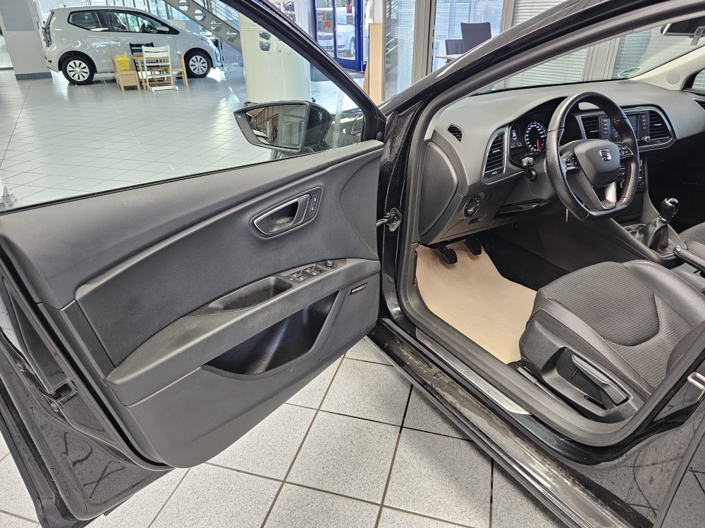 Seat Leon  bei Hoffmann Automobile in Wolfsburg kaufen und sofort mitnehmen - Bild 23