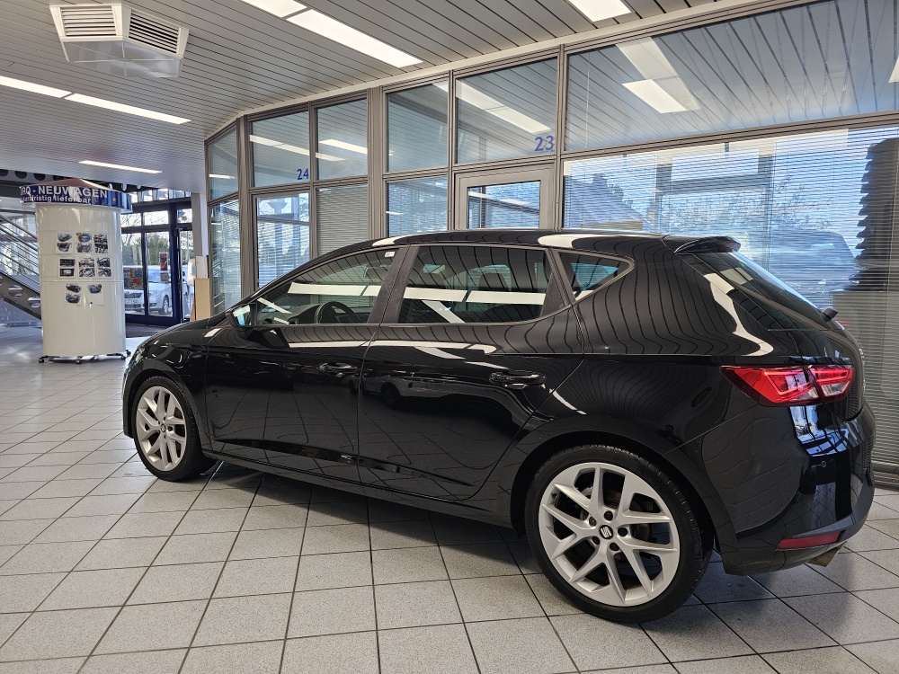 Seat Leon  bei Hoffmann Automobile in Wolfsburg kaufen und sofort mitnehmen - Bild 24