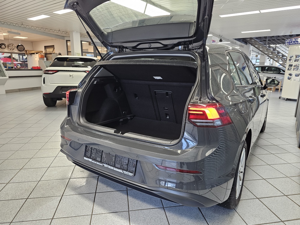 VW Golf  bei Hoffmann Automobile in Wolfsburg kaufen und sofort mitnehmen - Bild 2