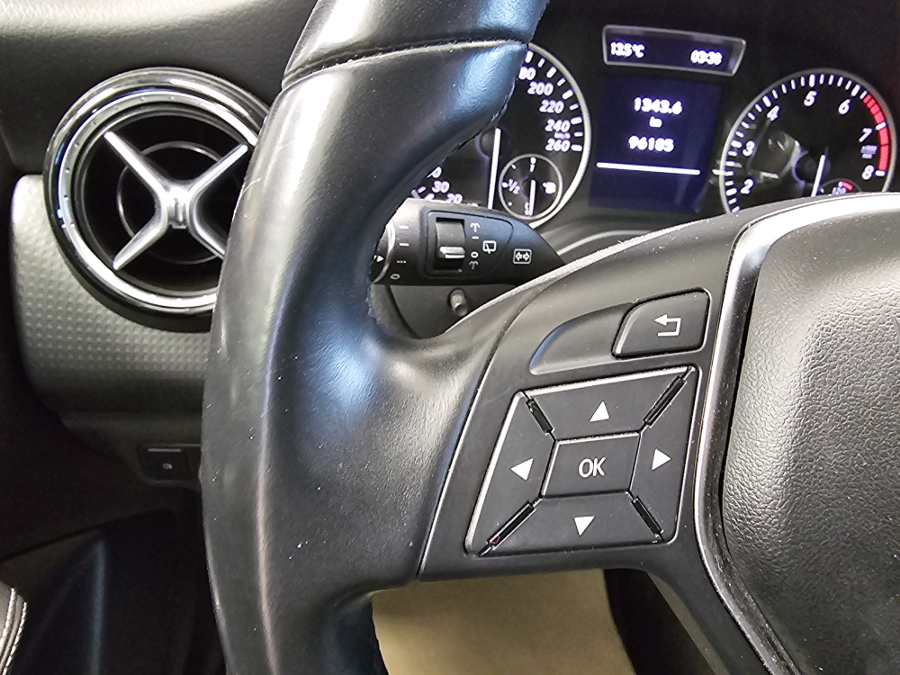 Mercedes-Benz A 180  bei Hoffmann Automobile in Wolfsburg kaufen und sofort mitnehmen - Bild 11