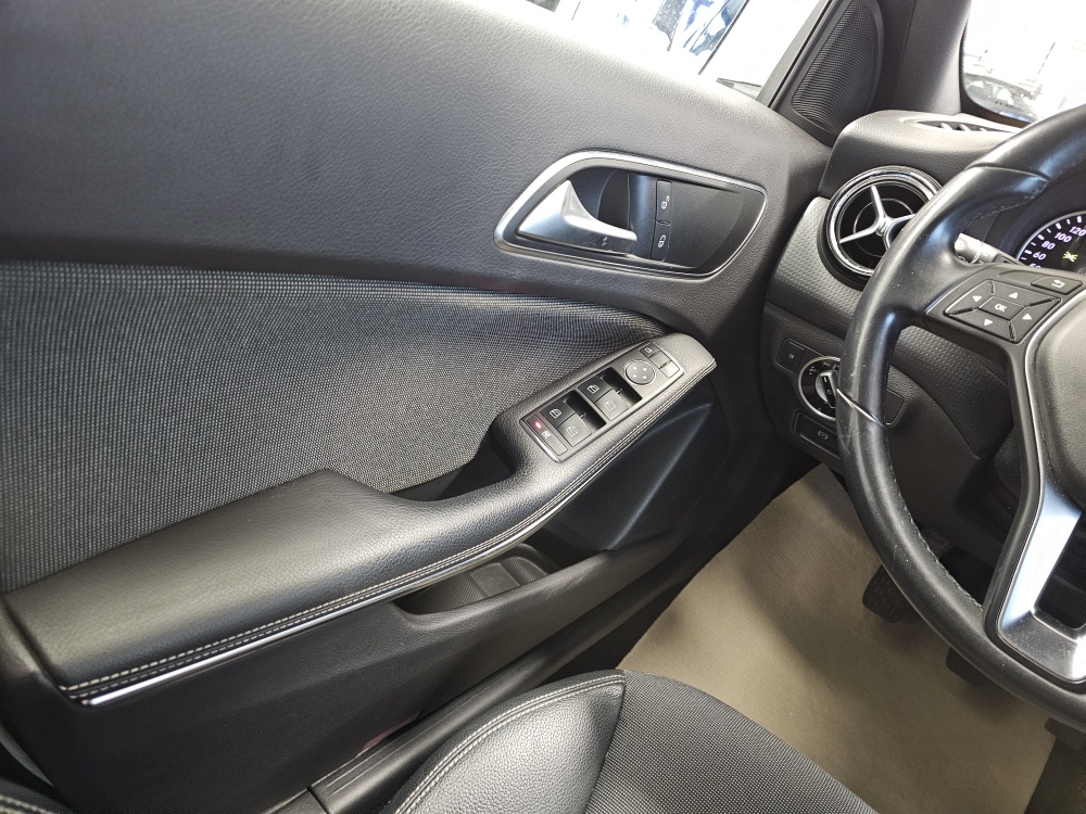 Mercedes-Benz A 180  bei Hoffmann Automobile in Wolfsburg kaufen und sofort mitnehmen - Bild 12