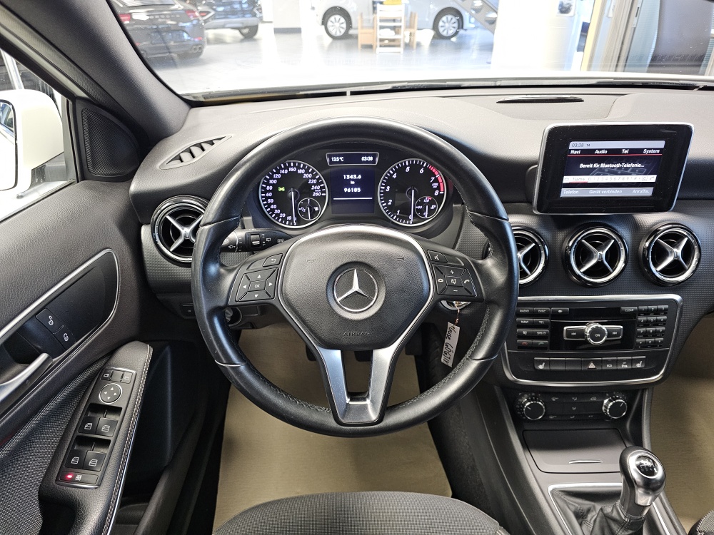 Mercedes-Benz A 180  bei Hoffmann Automobile in Wolfsburg kaufen und sofort mitnehmen - Bild 13