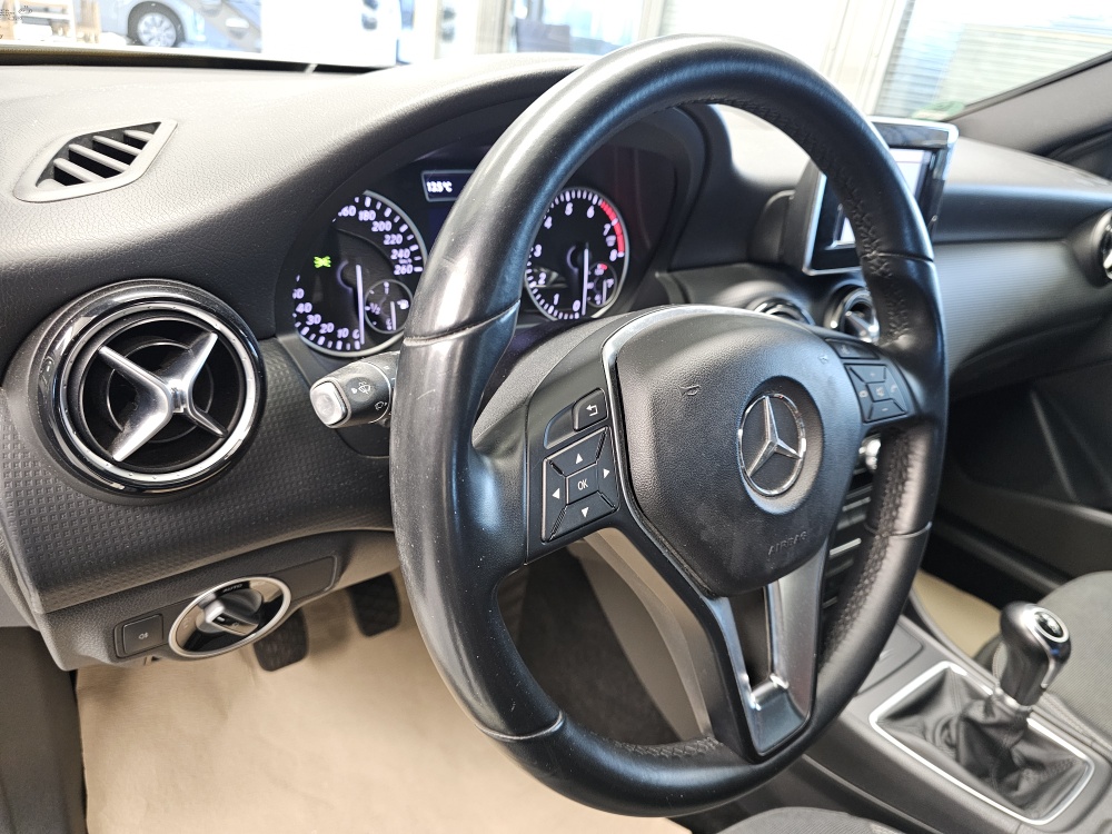 Mercedes-Benz A 180  bei Hoffmann Automobile in Wolfsburg kaufen und sofort mitnehmen - Bild 15