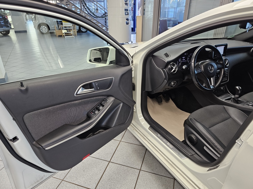 Mercedes-Benz A 180  bei Hoffmann Automobile in Wolfsburg kaufen und sofort mitnehmen - Bild 17