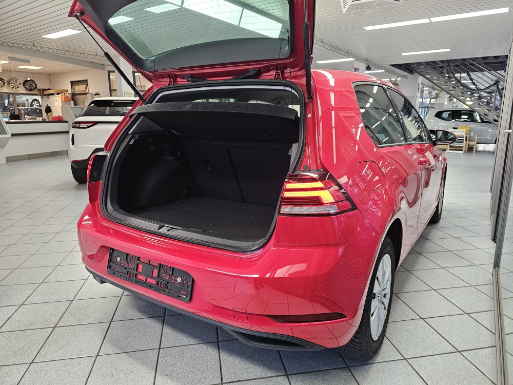 VW Golf  bei Hoffmann Automobile in Wolfsburg kaufen und sofort mitnehmen - Bild 2