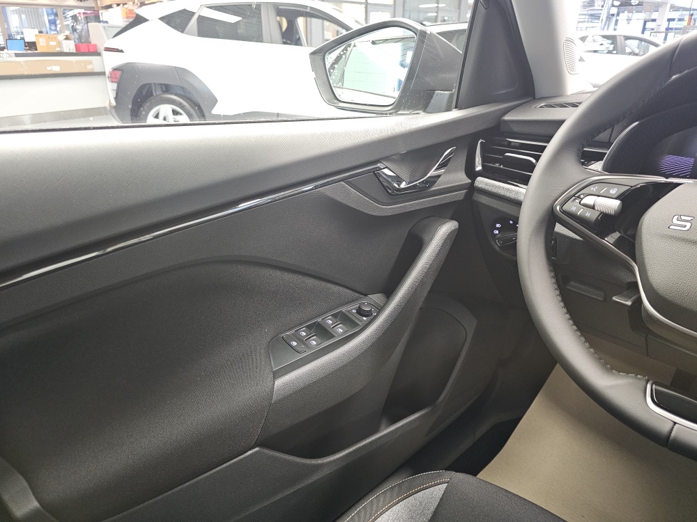 Skoda Kamiq bei Hoffmann Automobile in Wolfsburg kaufen und sofort mitnehmen - Bild 21