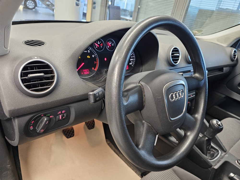 Audi A3 Sportback  bei Hoffmann Automobile in Wolfsburg kaufen und sofort mitnehmen - Bild 13