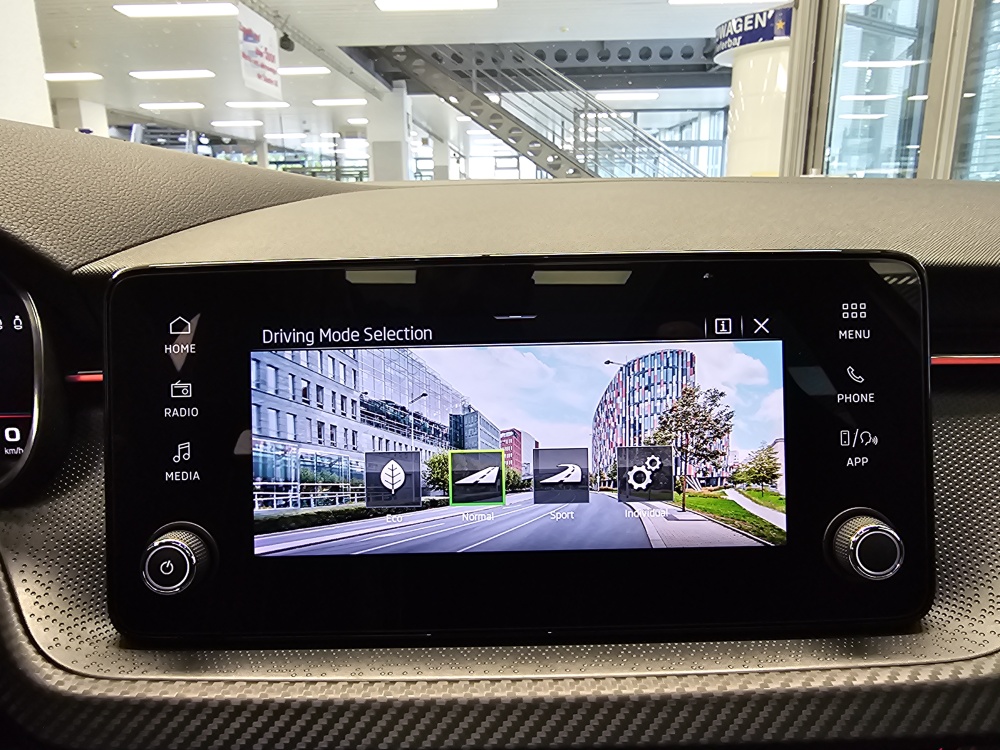 Skoda Scala bei Hoffmann Automobile in Wolfsburg kaufen und sofort mitnehmen - Bild 18