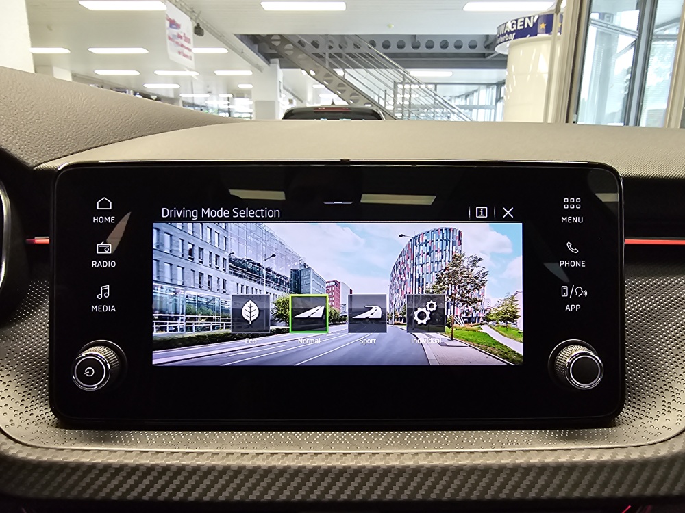 Skoda Scala bei Hoffmann Automobile in Wolfsburg kaufen und sofort mitnehmen - Bild 20