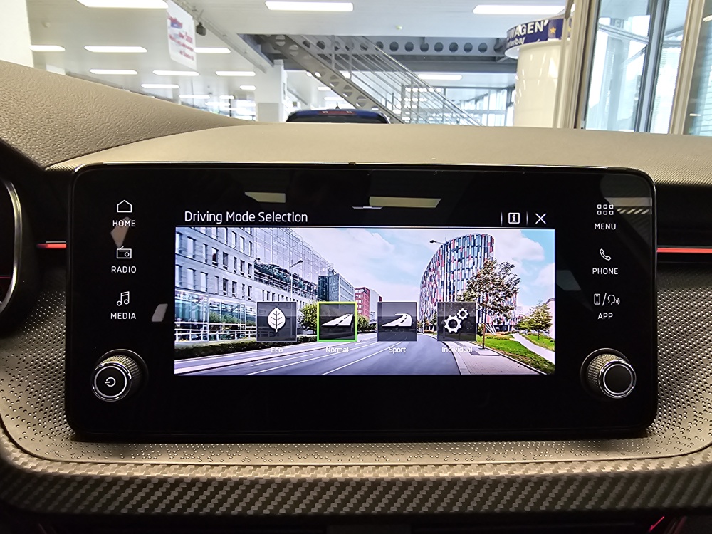 Skoda Scala bei Hoffmann Automobile in Wolfsburg kaufen und sofort mitnehmen - Bild 20
