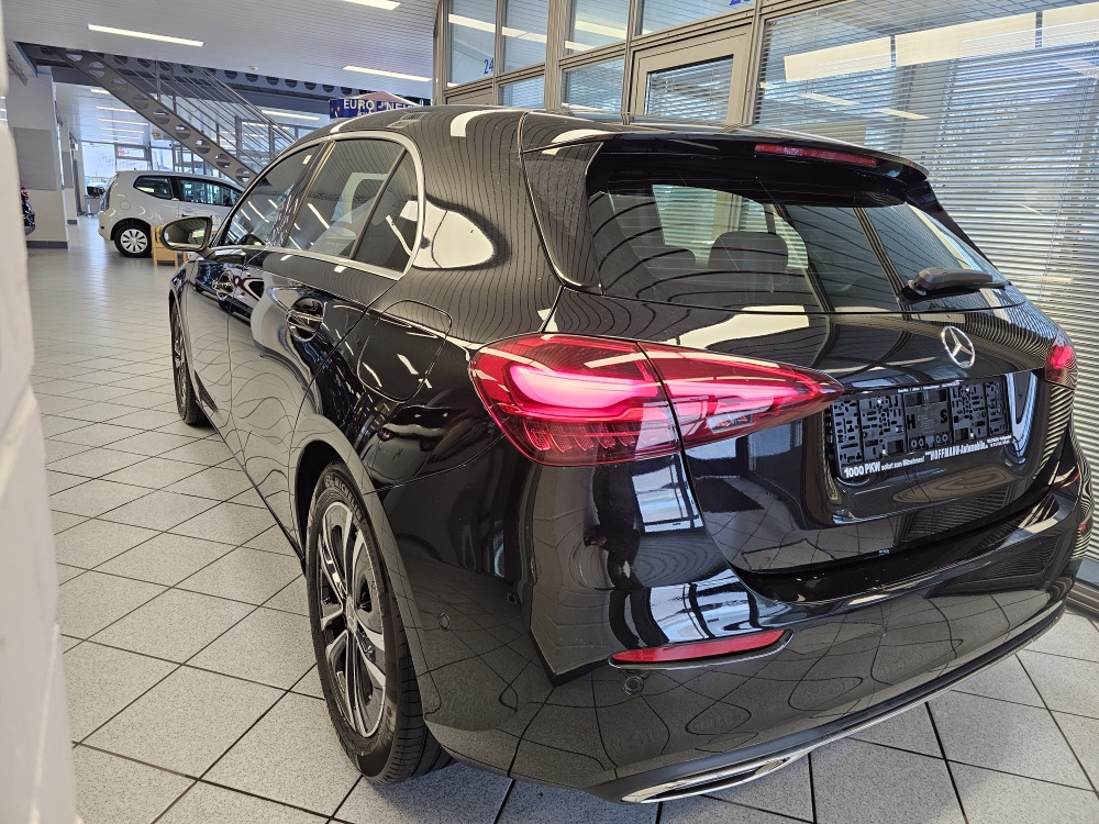 Mercedes-Benz A 180 bei Hoffmann Automobile in Wolfsburg kaufen und sofort mitnehmen - Bild 3