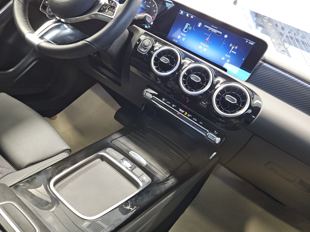 Mercedes-Benz A 180 bei Hoffmann Automobile in Wolfsburg kaufen und sofort mitnehmen - Bild 8