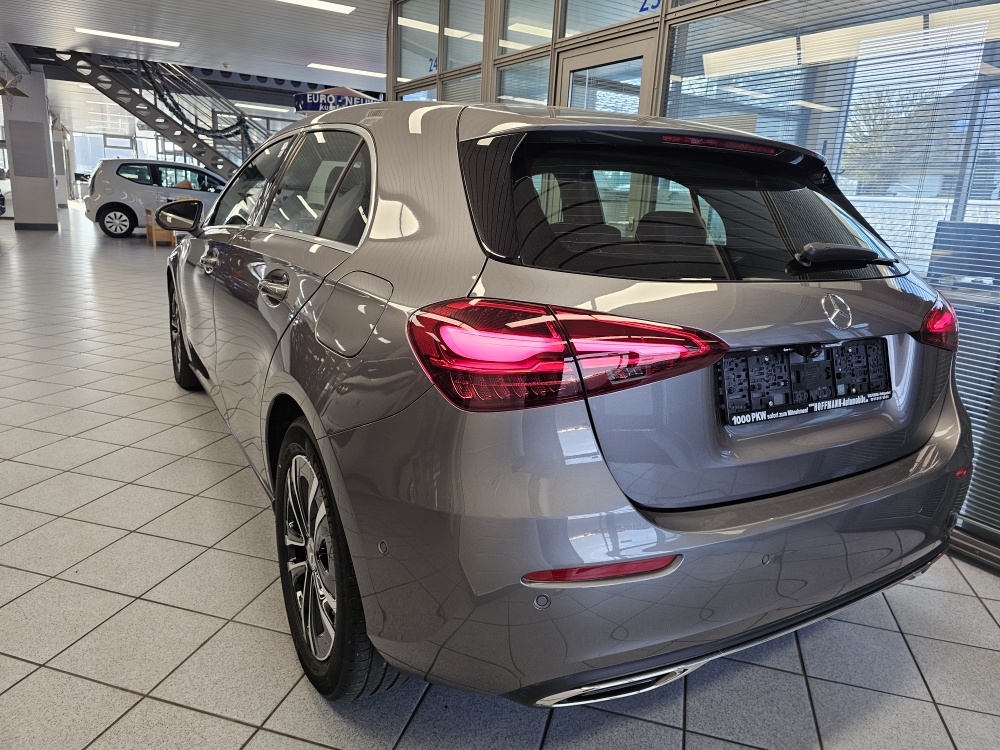 Mercedes-Benz A 180  bei Hoffmann Automobile in Wolfsburg kaufen und sofort mitnehmen - Bild 3