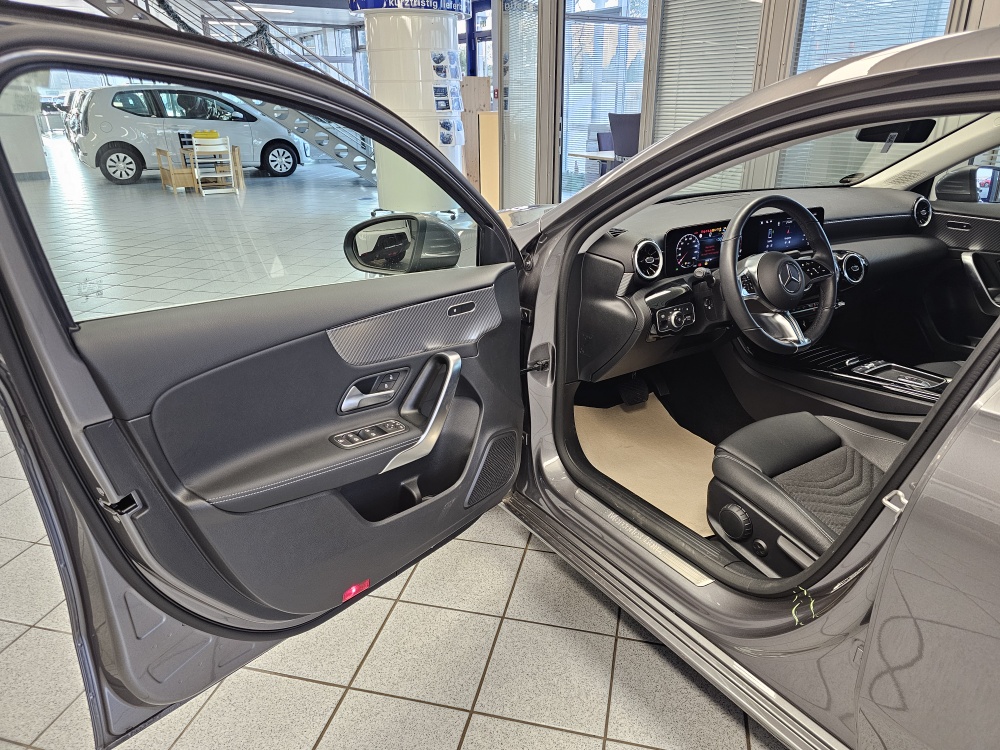 Mercedes-Benz A 180  bei Hoffmann Automobile in Wolfsburg kaufen und sofort mitnehmen - Bild 34