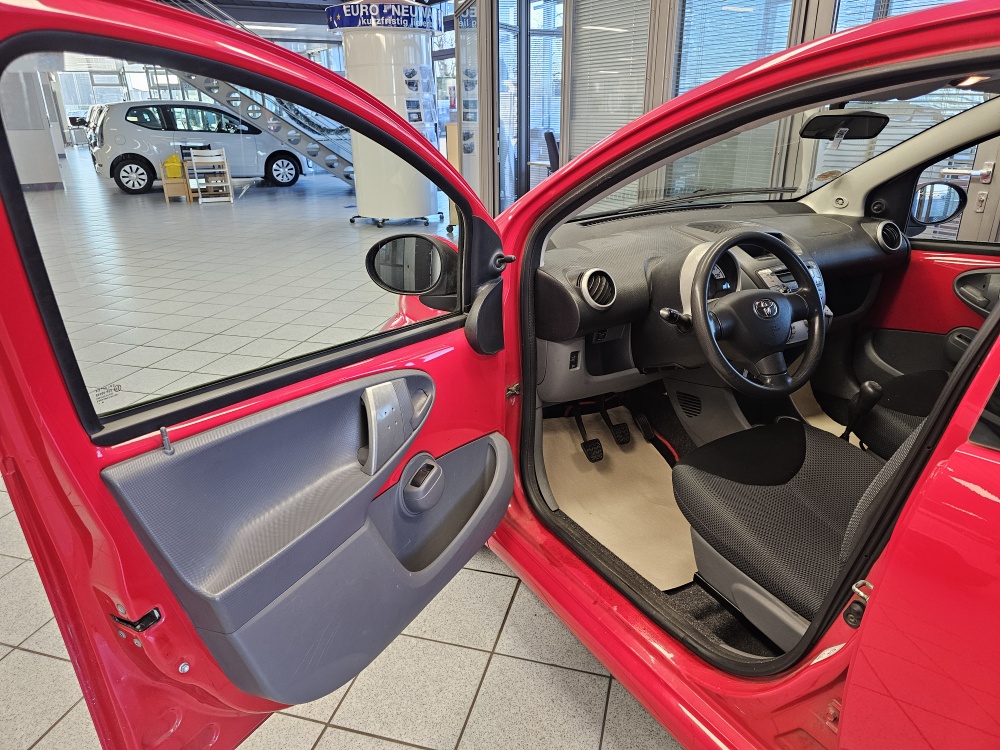 Toyota Aygo  bei Hoffmann Automobile in Wolfsburg kaufen und sofort mitnehmen - Bild 12